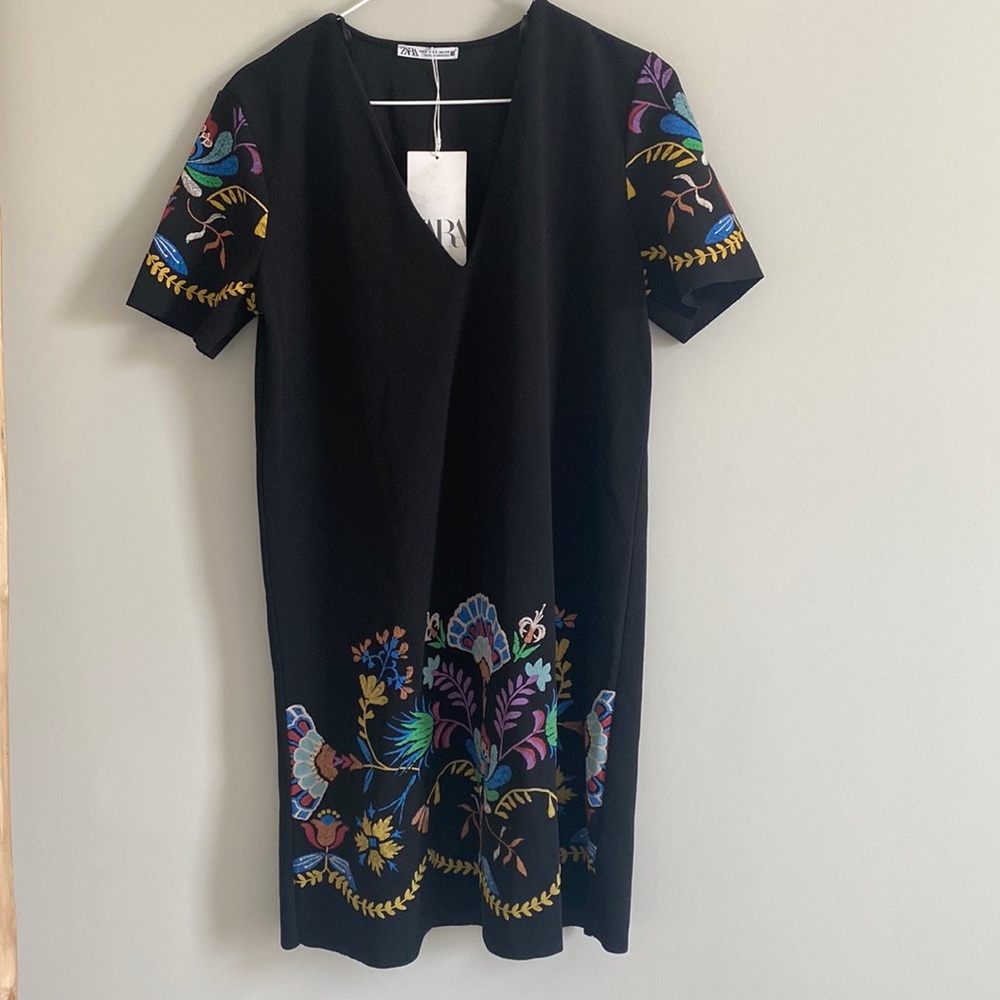 Zara Black Embroidered V-Neck Shift Dress Sz Small NWT